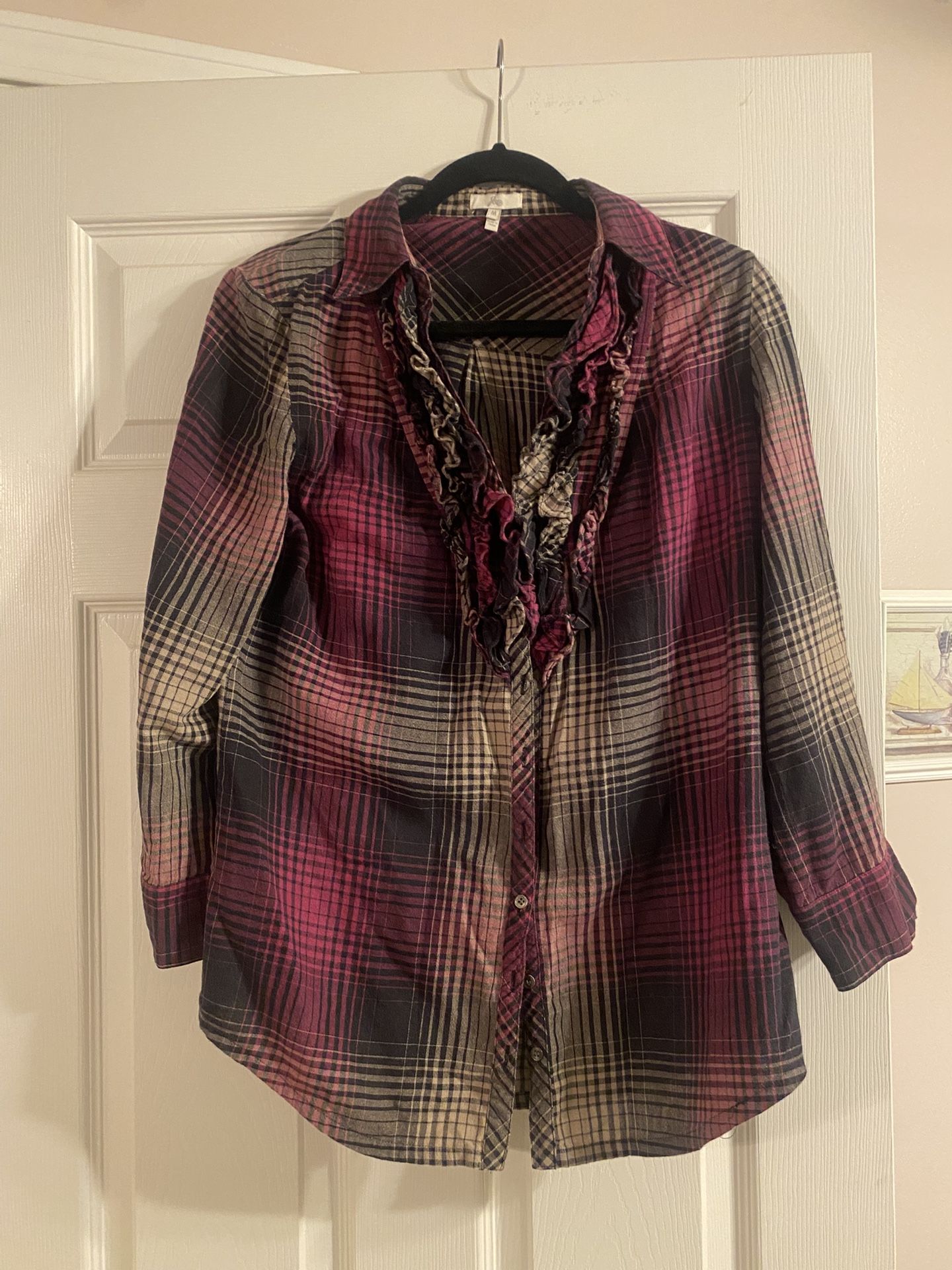 Women’s Plaid Button up Shirt