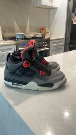 Size 5’5 Jordan 4 retro infrared