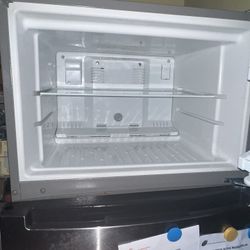 Whirlpool Refrigerator With Top Freezer