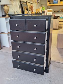DRESSER