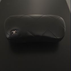 Chanel Woman Sunglasses (Send Offers)