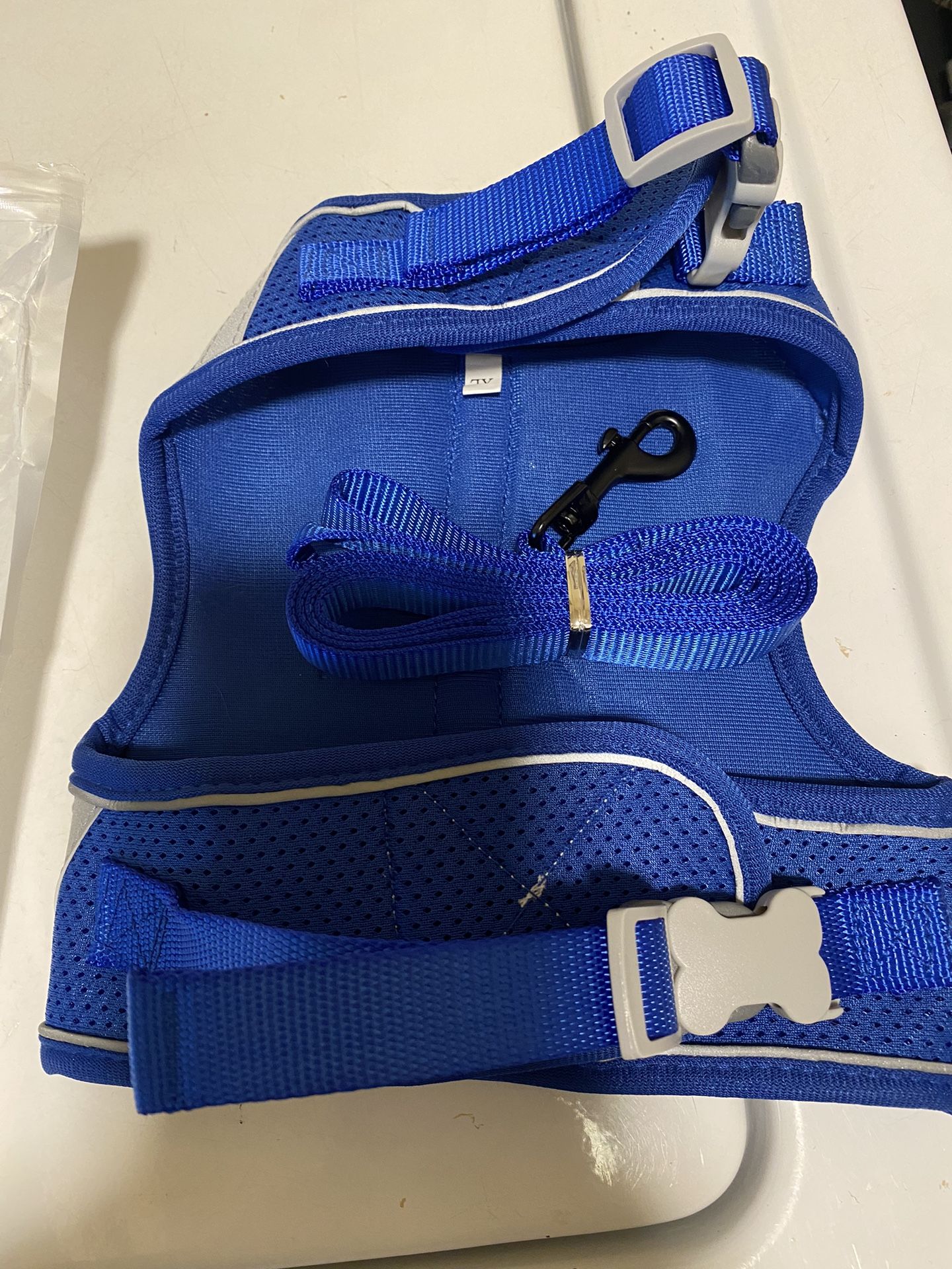 Dog  or cat harness up to 15 pounds and leash