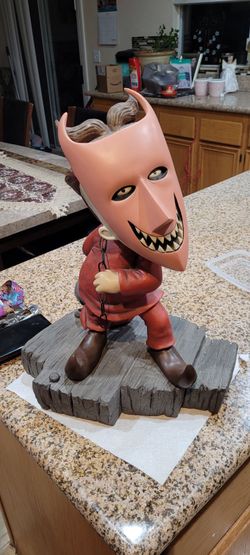 Disneyland nightmare before christmas statue big fig lock