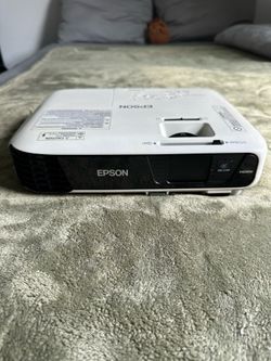 Epson EX5240 Pro XGA 3LCD Projector 3200 Lumens - Case, Roku Stick