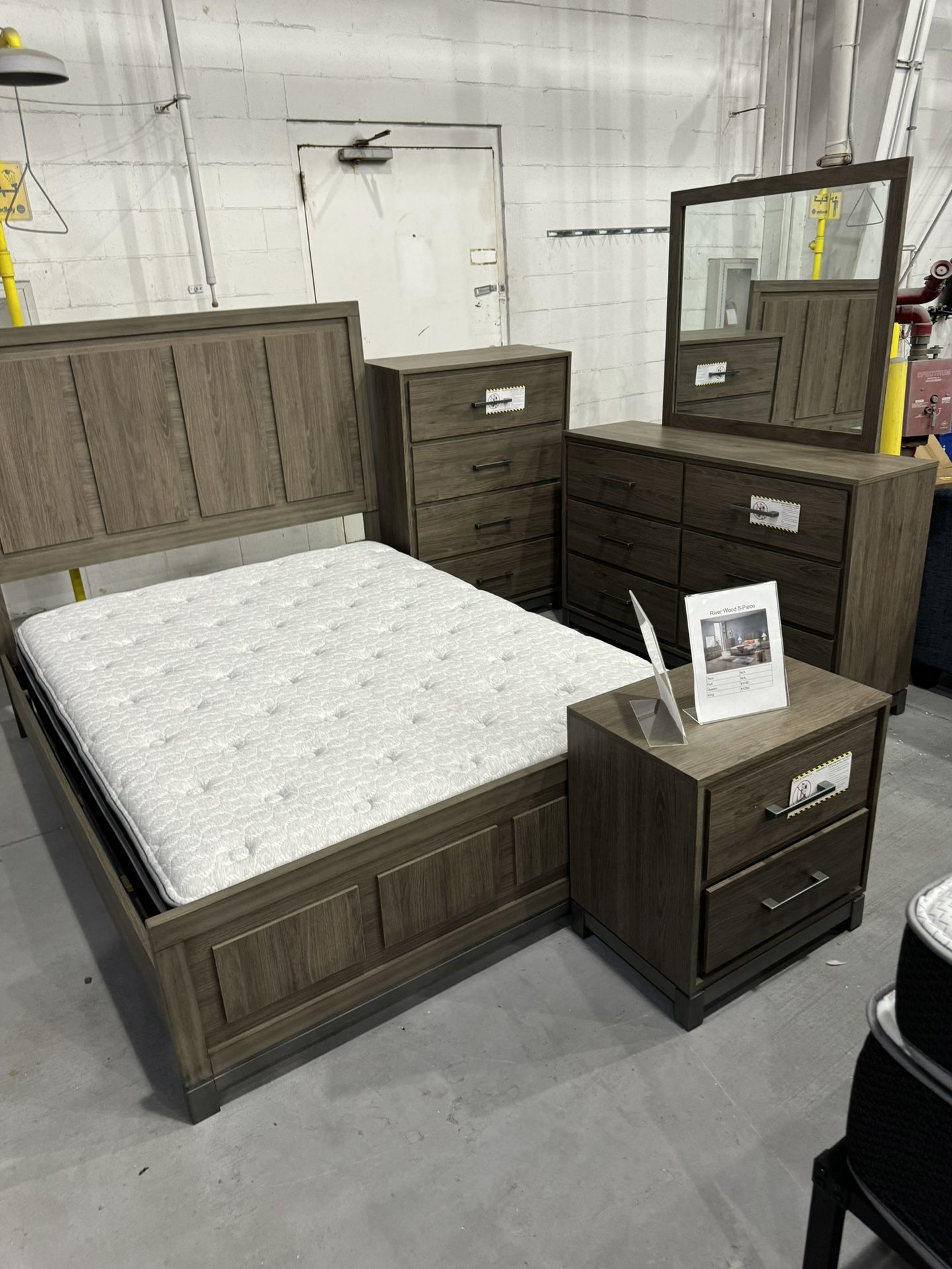 River Wood 5 Piece Bedroom Set Queen And King Available!