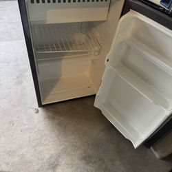 Mini Fridge Magic Chef