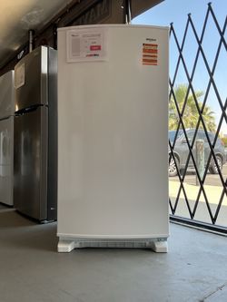 Whirlpool 15.7 cu. ft. Frost-free Upright Freezer in White
