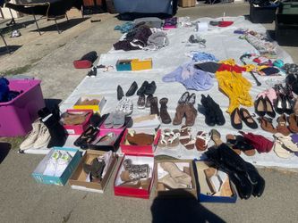 vendo estas cosas de bebé estan semi nuevas y zapatos y tenis