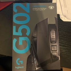 logitech g502 gaming mouse- like new 