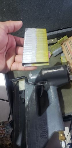 Pistola De Grapas Para Stuco De 3/8