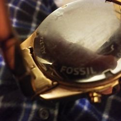 Woman's Rose Colored fossil Watch. " Make REASONABLE offer, Thanks..