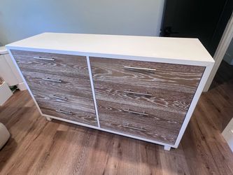 Ashley Furniture 8-Drawer Dresser