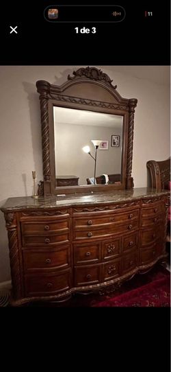 North Shore 9-Drawer Dresser and Mirror combo