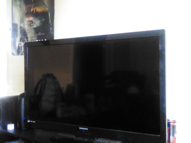 40 Inch Magnavox TV With Remote