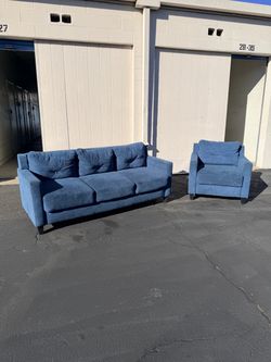 Blue couch set and accent chair clean ready to use really good conditions
