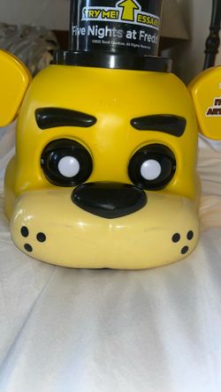 Five Nights At Freddy’s Gold Collector Bundle Figure Head Talking PiggyBank Works missing bottom piece $30