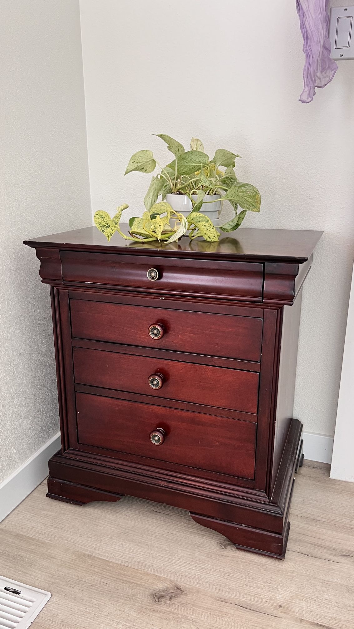 🛏 Classic Versaille 4-Drawer Nightstand – 24.5 x 17 x 27 | Bordeaux Finish