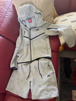 Nike tech set grey sz large