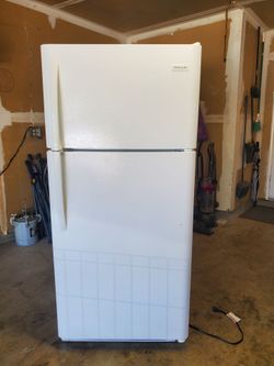 FRIGIDAIRE REFRIGERATOR