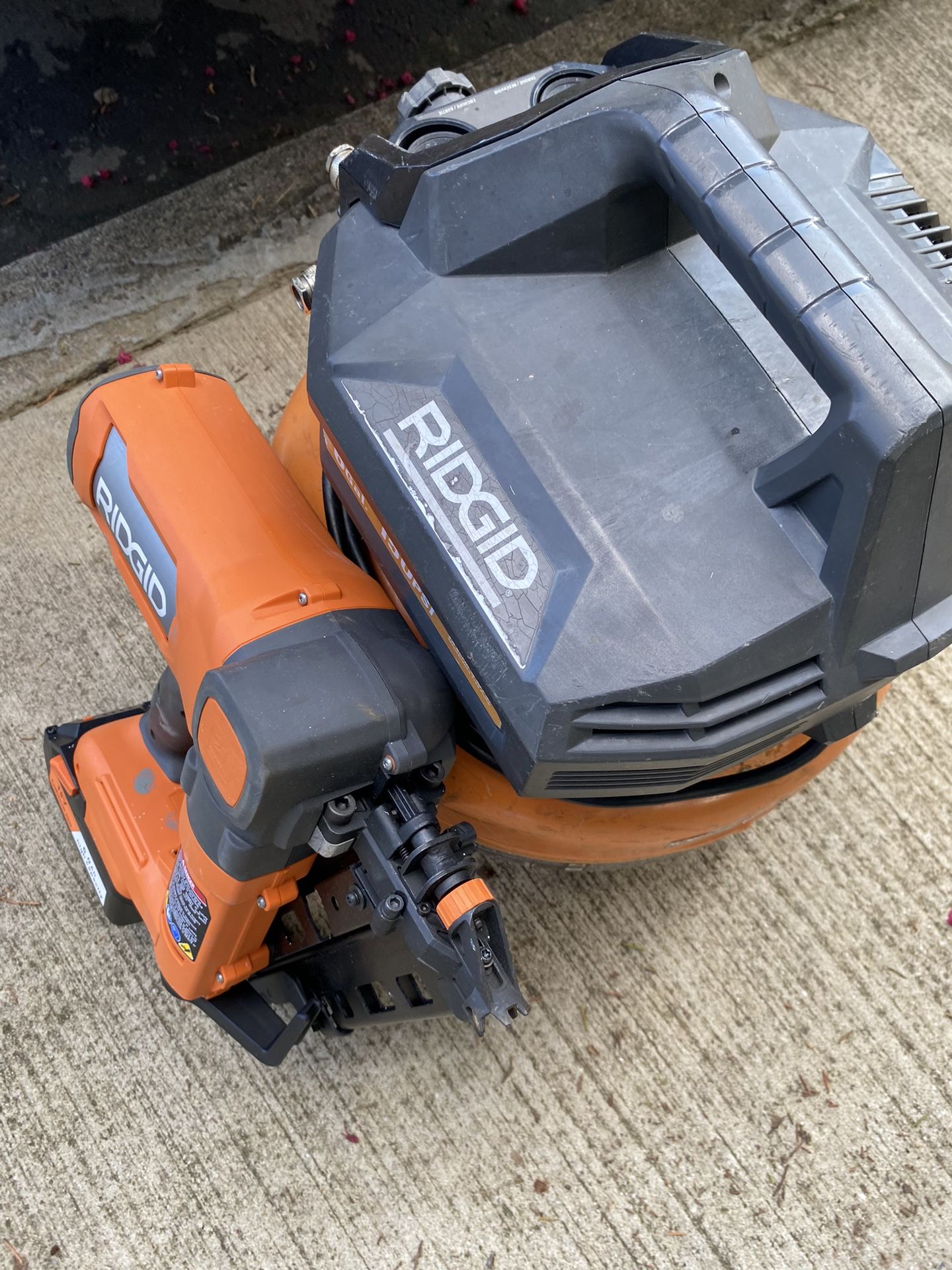 Rigid Air Compressor And Pneumatic 18-gauge Brad Nailer Gun