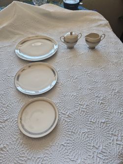 Flint ridge ,C hina made in California  Platinum Six pieces