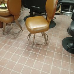 Swivel Chairs / Bar Stools