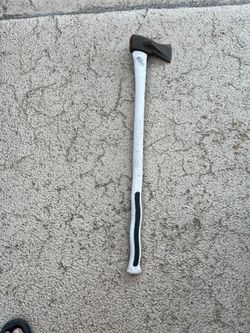 Long-Handle Splitting Axe