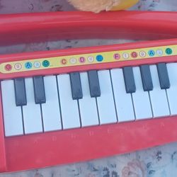 Kids Mini Keyboard...Works Great! In Like New Condition 