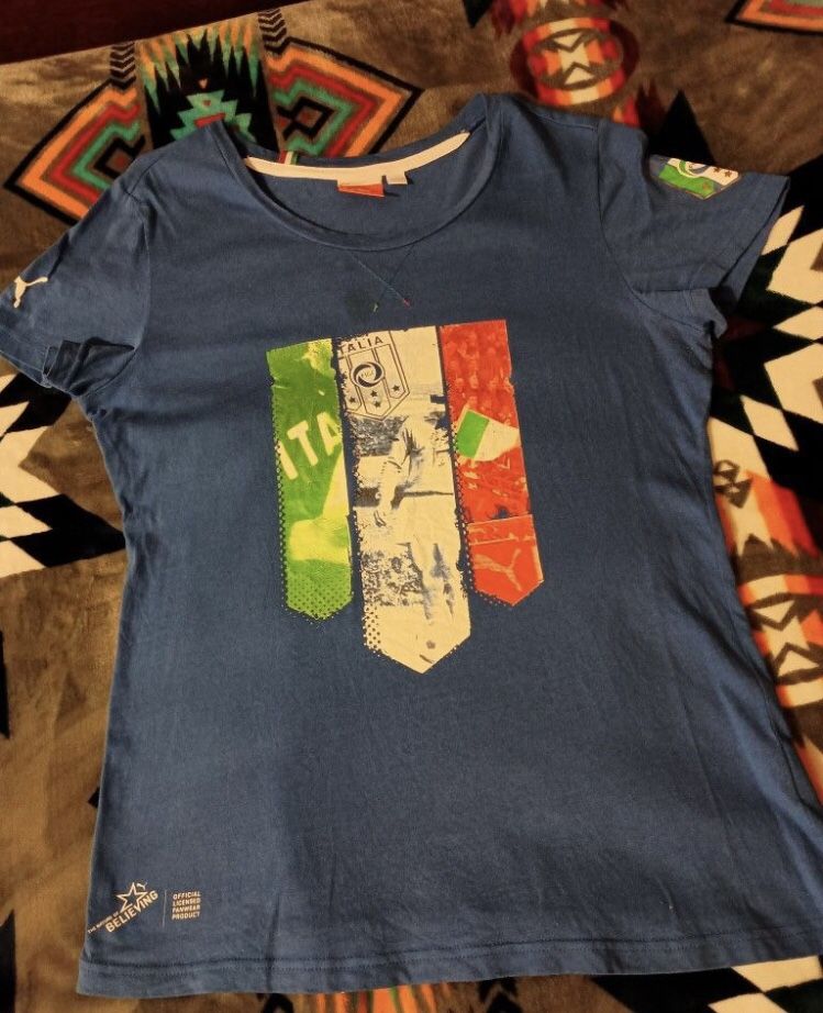 Blue Puma t-shirt with Italia design.