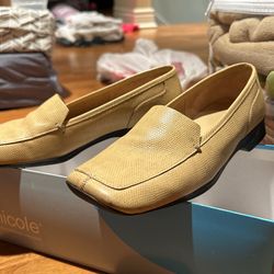 Women’s Tan Loafer 