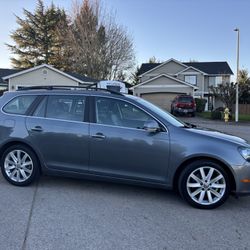 2014 VW Jetta SportWagen TDI – Low Miles (88k) 