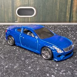 2010 10 Infiniti G37 Coupe Collectible 1/64 Scale Diecast Diorama Model