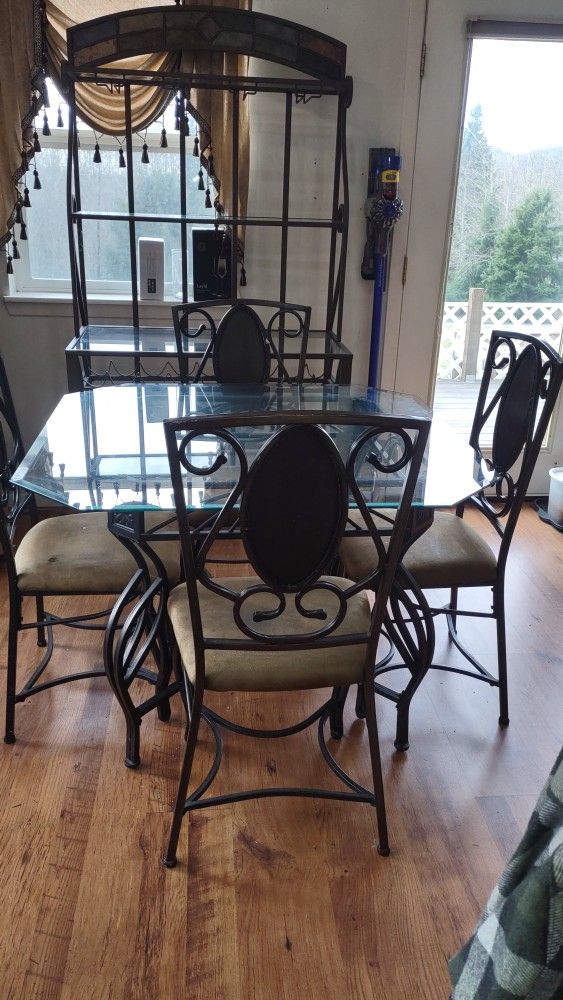 Three-piece Matching Set Dining Room Table Wine Buffet Coffee Table