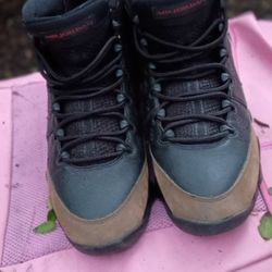 Nike Air Jordan 9 Retro 'Olive' sneakers. 