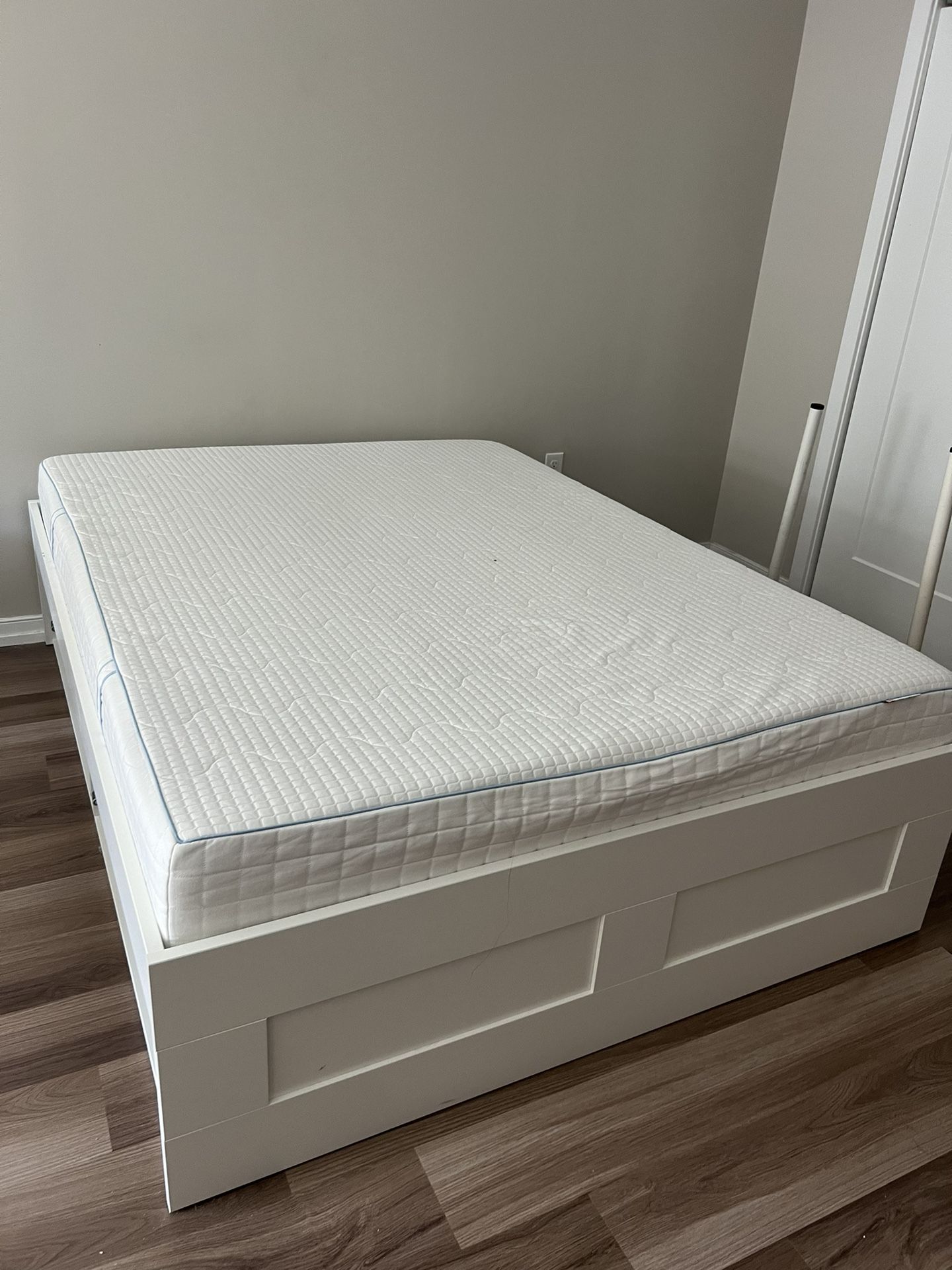 Queen Size Bed Frame With Drawer And Mattress $280