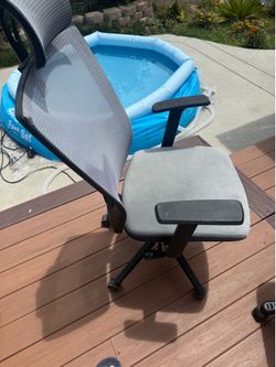 Ergonomic Office Chair with Headrest – Adjustable – Fully Functional