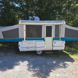 🏕️ Pop-Up Camper for Sale - $2,000 (OBO) 📍 Located in [new Johnsonville , TN]