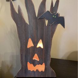 Great Hand Made Wood Haunted Tree Bat Halloween Lighted Box
