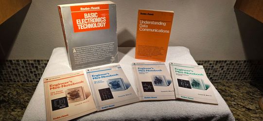 Vintage Radio Shack Electronics Books Forrest Mims III Engineer's Mini Notebooks