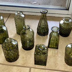 10 set glass vases in green