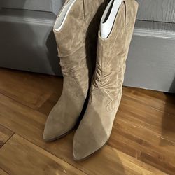 Women’s boots Size 8