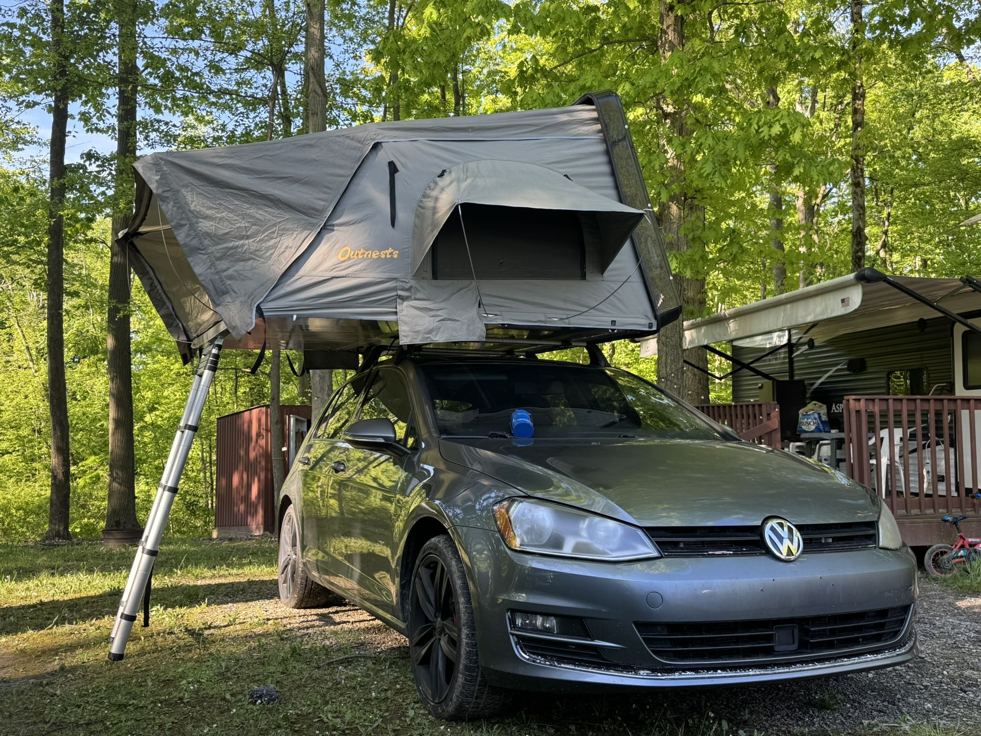 Outnests Hard shell Rooftop Tent