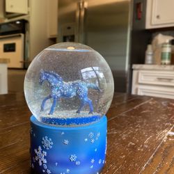Painted Ponies Snow Globe Snowflake