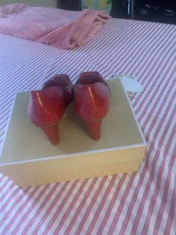 Beautiful red color ALFANI sandal brand new I’m never wearing it’s too small