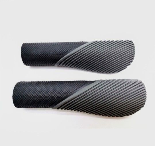 Bell Comfort Ergo Grips • The Bell 750 Handle Grips Offer Ergonomic Comfort & Relieve Pressure On Hands & Wrist • Fits Most Handle Bars •