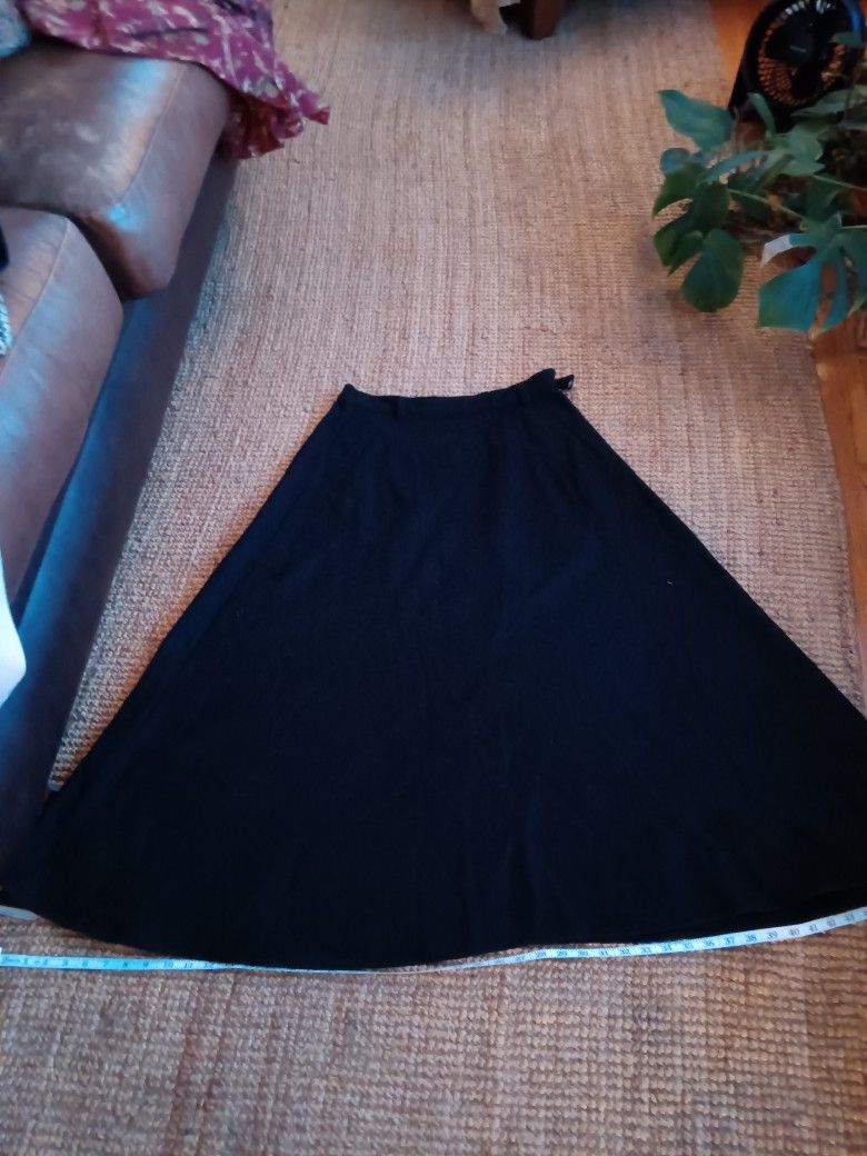 Beautiful Black Skirt 60% Wool Two Pockets