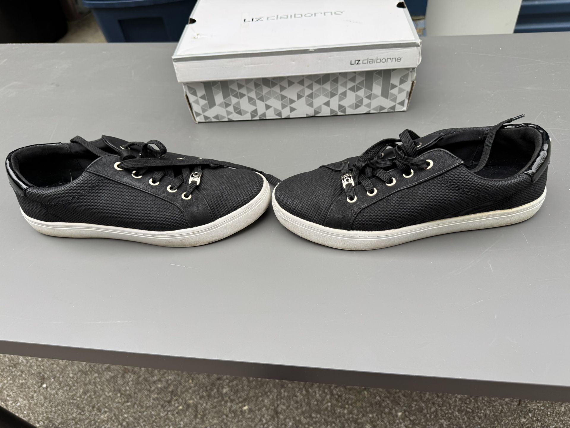 Liz Claiborne Sz 9.5 W Tennis Shoes