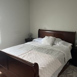 Queen Size Bed ( Mattress Not Included) 