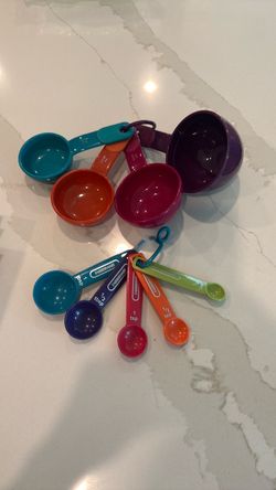 Matching measuring cups and spoons