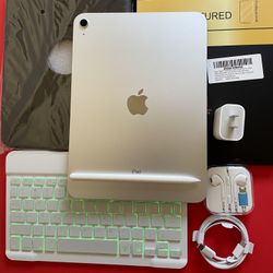 256gb Apple IPad 10th Generation (10.9” Liquid Retina / 2022 model) with pen, keyboard, case & Accessories (warranty 2026) 